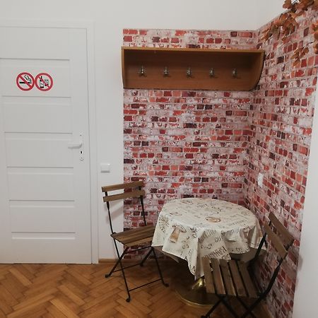 Lorf Hostel&Apartments Krakau Buitenkant foto