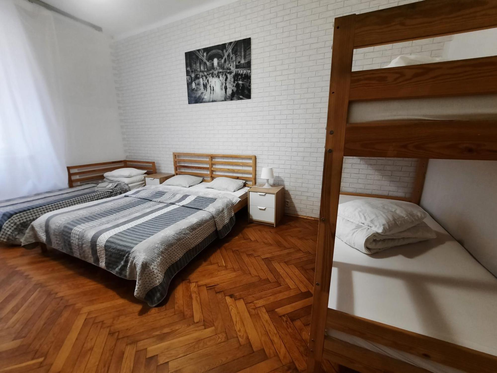 Lorf Hostel&Apartments Krakau Buitenkant foto