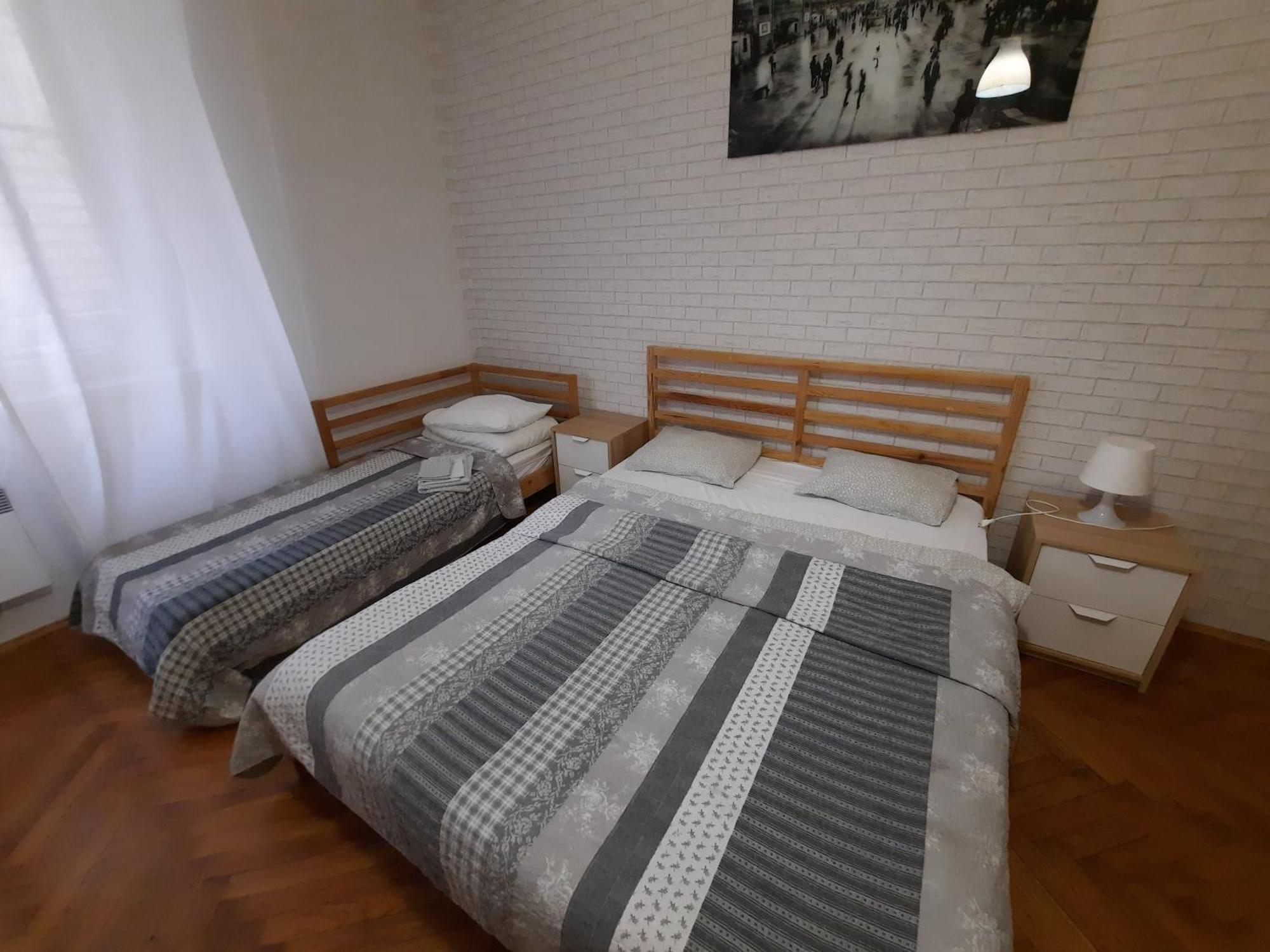 Lorf Hostel&Apartments Krakau Buitenkant foto