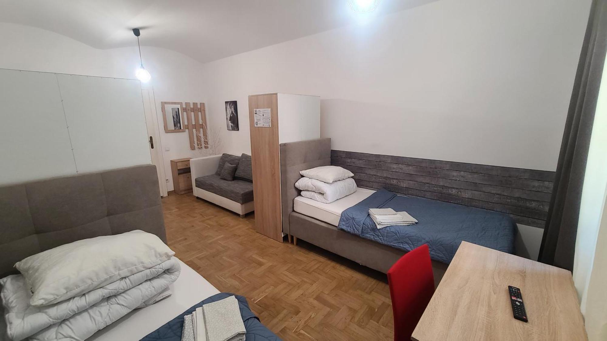 Lorf Hostel&Apartments Krakau Buitenkant foto