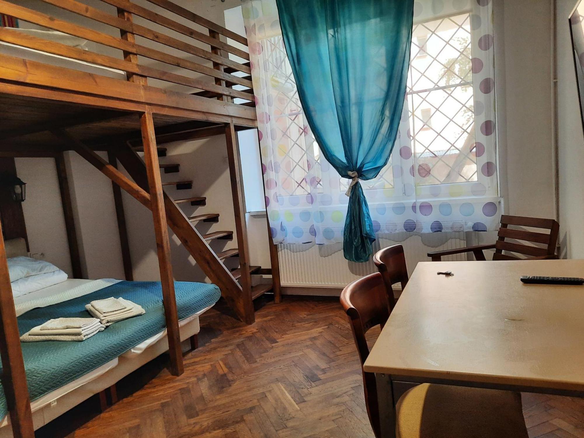 Lorf Hostel&Apartments Krakau Buitenkant foto